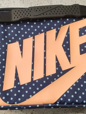 Nike 🧿Polka Dot Lunch Bag with Coral 🪸 Colored Logo✨✨✨✨